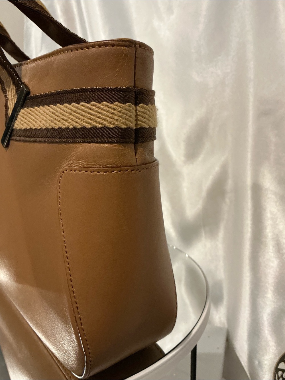 Preloved Gucci Brown Leather Tote with Striped Web Handles - Picture 8 of 8
